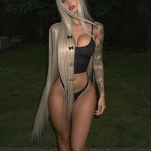  Nude