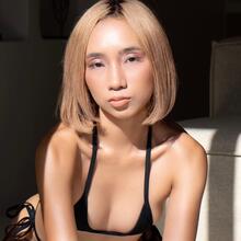  Nude