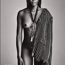  Nude