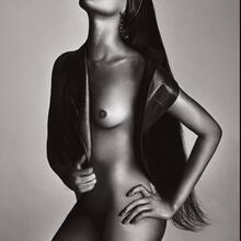  Nude