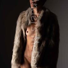  Nude