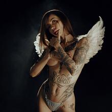  Nude