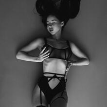  Nude