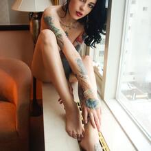  Nude