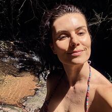  Nude