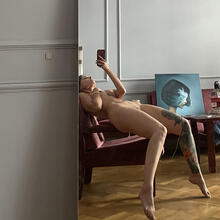  Nude