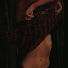  Nude