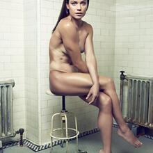  Nude