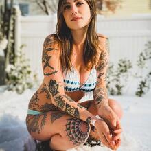 Nude