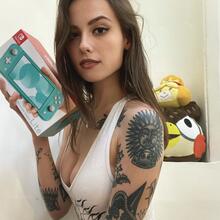  Nude