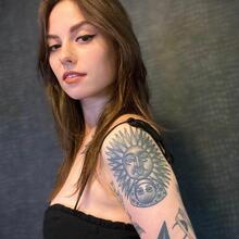  Nude