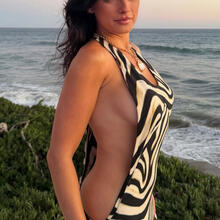  Nude