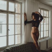  Nude