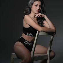  Nude
