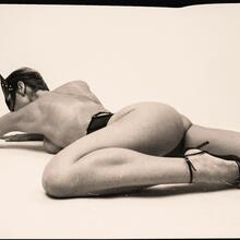  Nude
