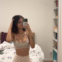  Nude