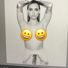  Nude