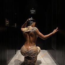  Nude