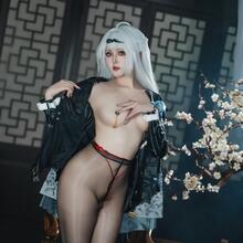 Nude
