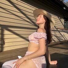  Nude