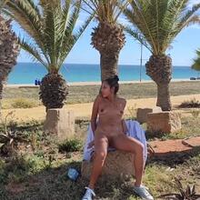  Nude