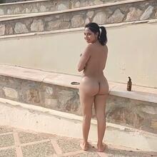  Nude