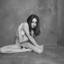  Nude