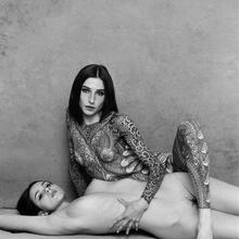  Nude