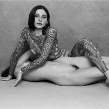  Nude