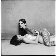  Nude