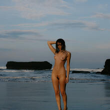  Nude
