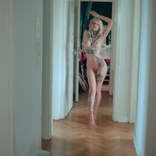  Nude