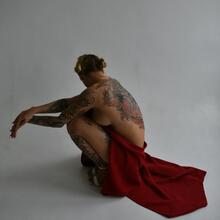  Nude