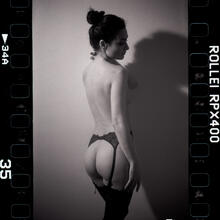  Nude