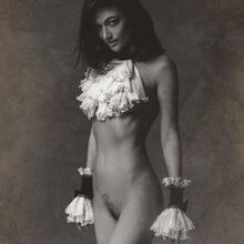  Nude