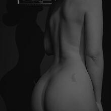  Nude