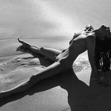  Nude