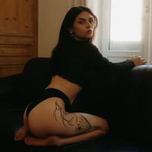  Nude