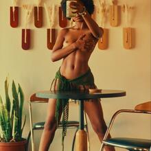  Nude