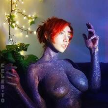  Nude