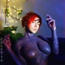  Nude