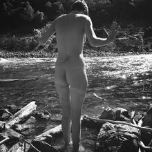 Nude