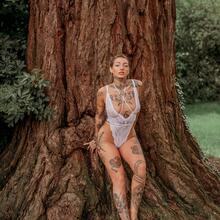  Nude