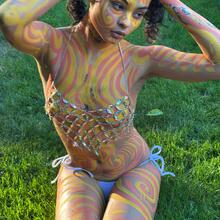  Nude