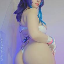  Nude
