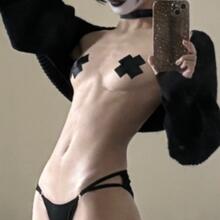  Nude