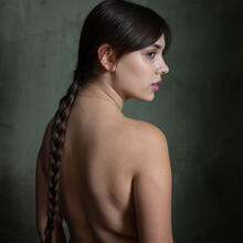 Nude