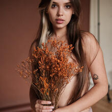  Nude