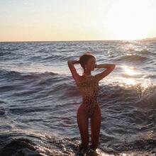  Nude