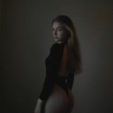  Nude
